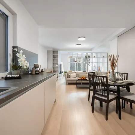 Lam Cream Old Town Balcony & Ac Apartman