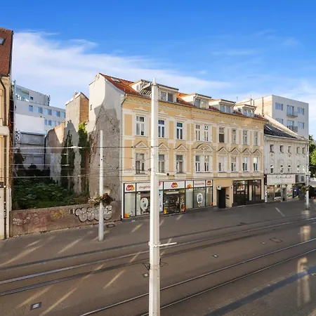 Lam Cream Old Town Balcony & Ac Pozsony